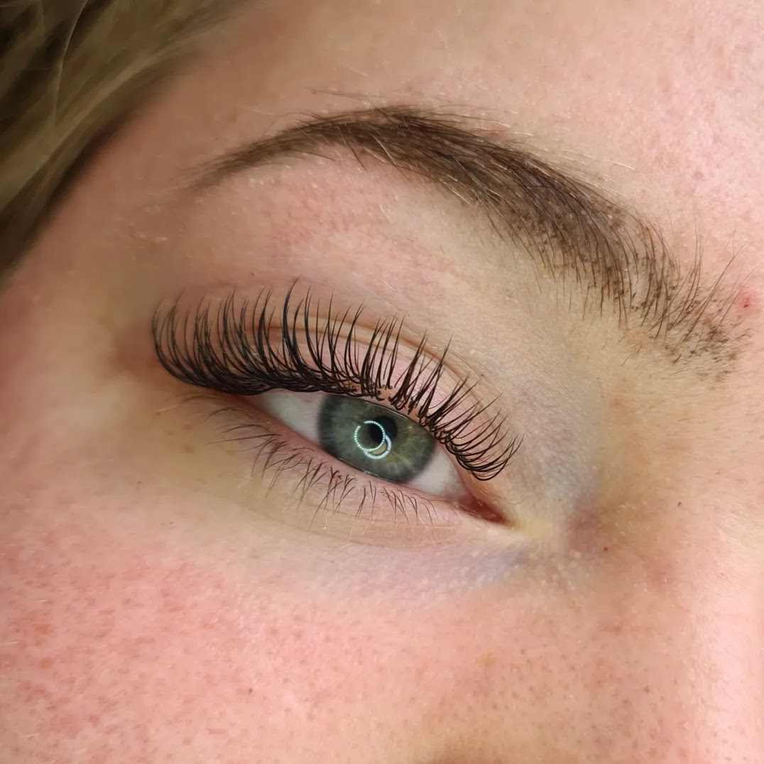 Een natuurlijke set wimperextensions van Lashes by Demi